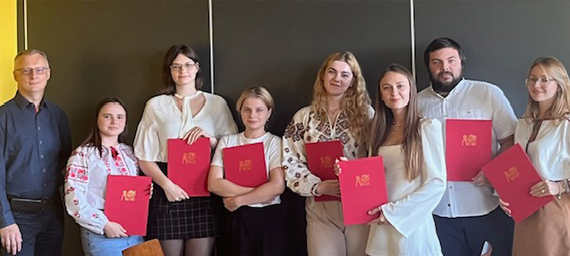 biomedicínský kurz má své první absolventy z Ukrajiny